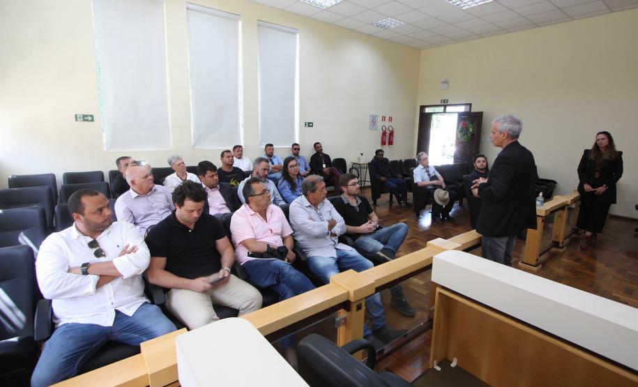 Governo do Paraná, com Paz no Campo e nas Cidades.