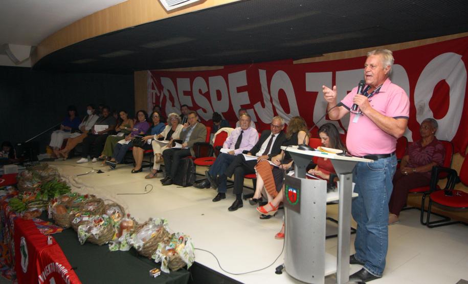 Paz no Campo e nas Cidades.