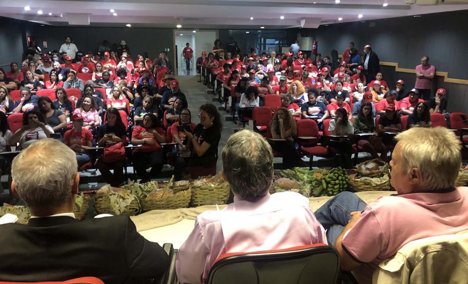 Paz no Campo e nas Cidades.