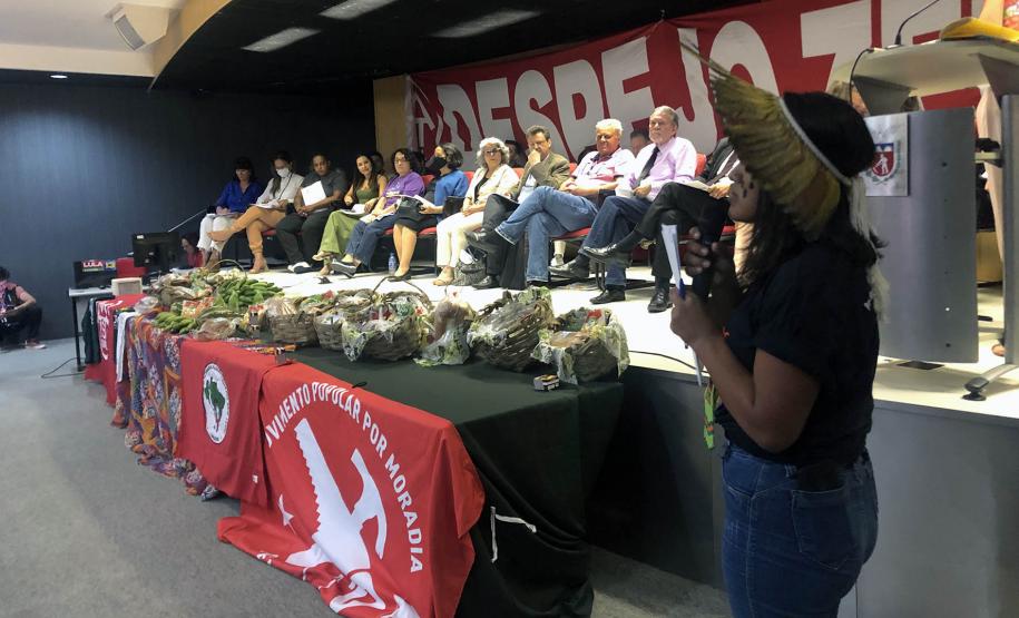 Paz no Campo e nas Cidades.