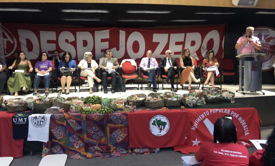 Paz no Campo e nas Cidades.