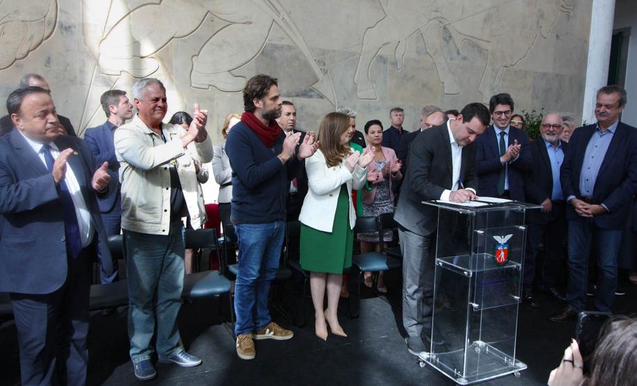 No dia do indígena o Governador sanciona a criação do Conselho Estadual dos Povos indígenas, projeto gerado da SUDIS.