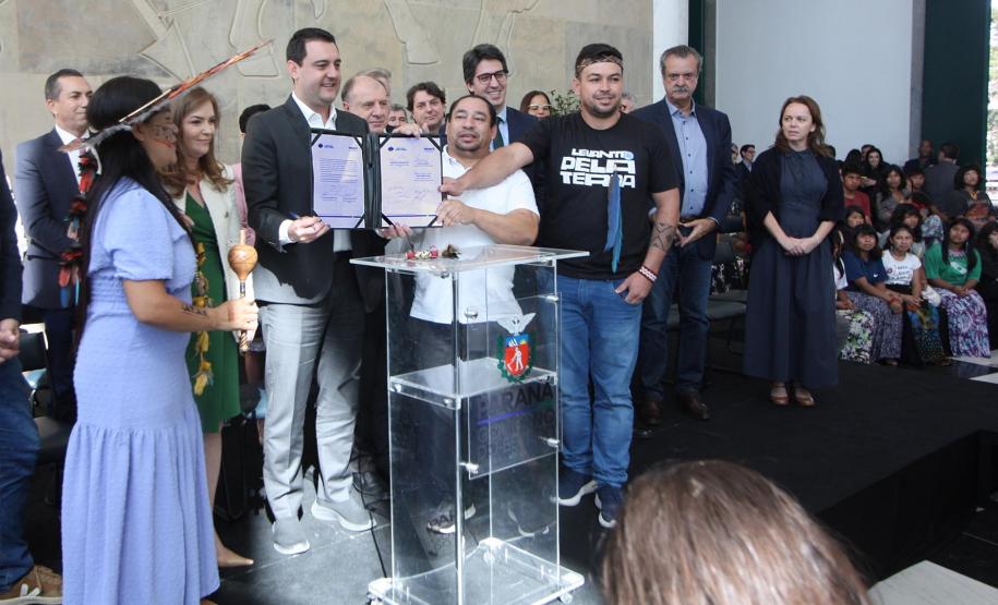 No dia do indígena o Governador sanciona a criação do Conselho Estadual dos Povos indígenas, projeto gerado da SUDIS.