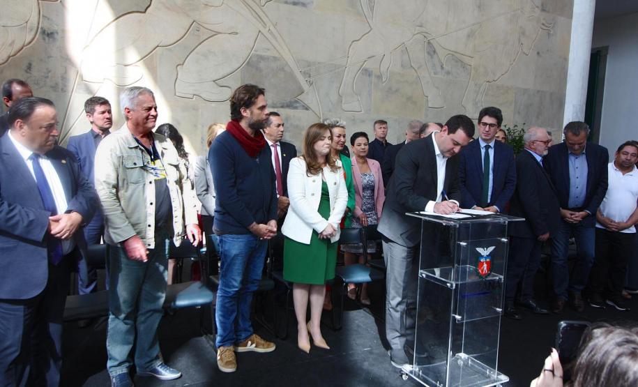 No dia do indígena o Governador sanciona a criação do Conselho Estadual dos Povos indígenas, projeto gerado da SUDIS.