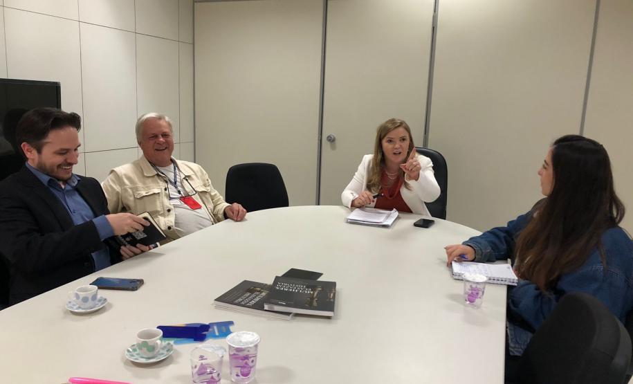 Superintendente discute Economia Solidária na Secretaria da Mulher e da Igualdade Racial.