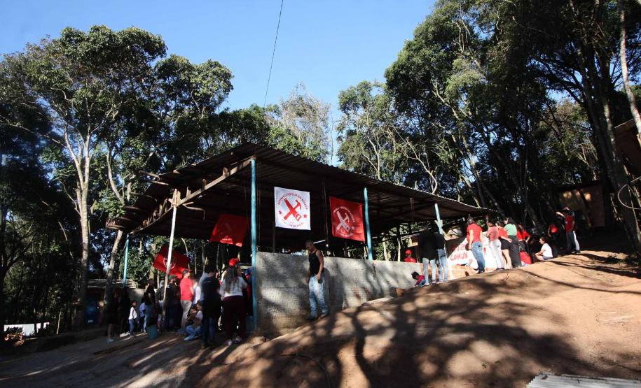 Ocupação Tiradentes ll em Curitiba, recebe a Comissão de Conflitos do TJ Pr.