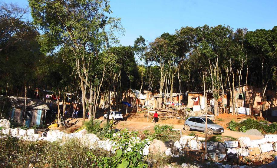 Ocupação Tiradentes ll em Curitiba, recebe a Comissão de Conflitos do TJ Pr.