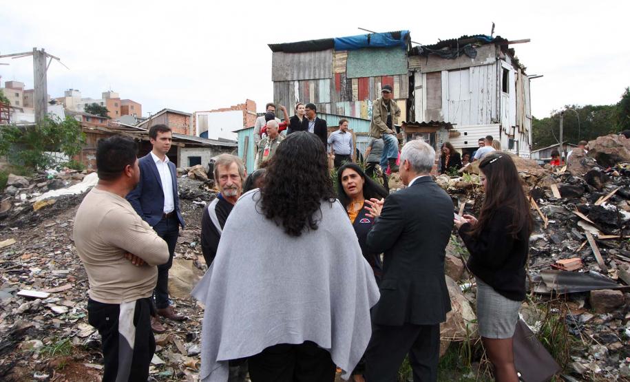 SUDIS acompanha visita técnica na ocupação Jardim Santos Andrade no Campo Comprido.