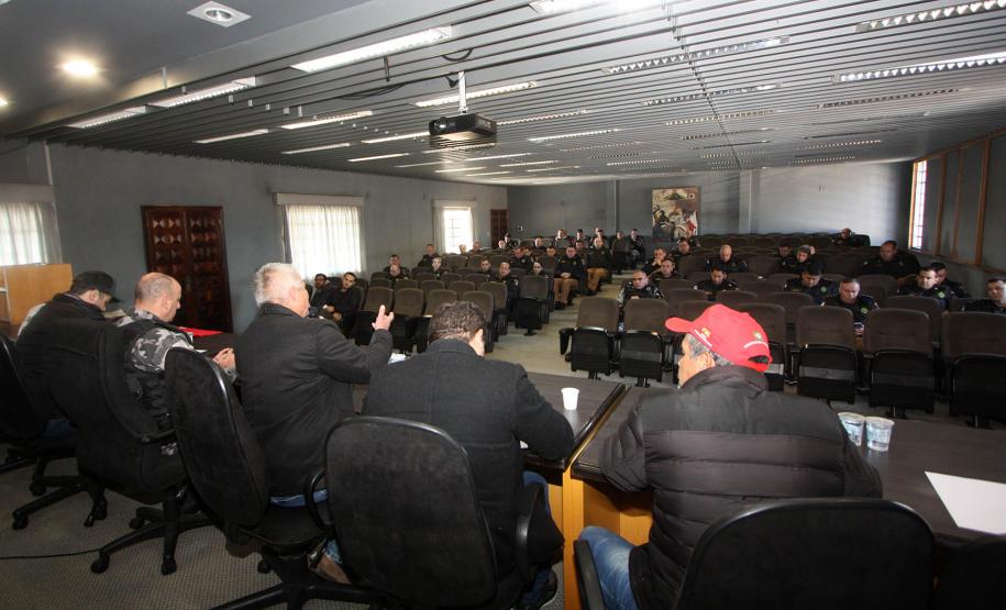 Paz no Campo e nas Cidades é tema de curso para Oficiais da PM no Paraná.