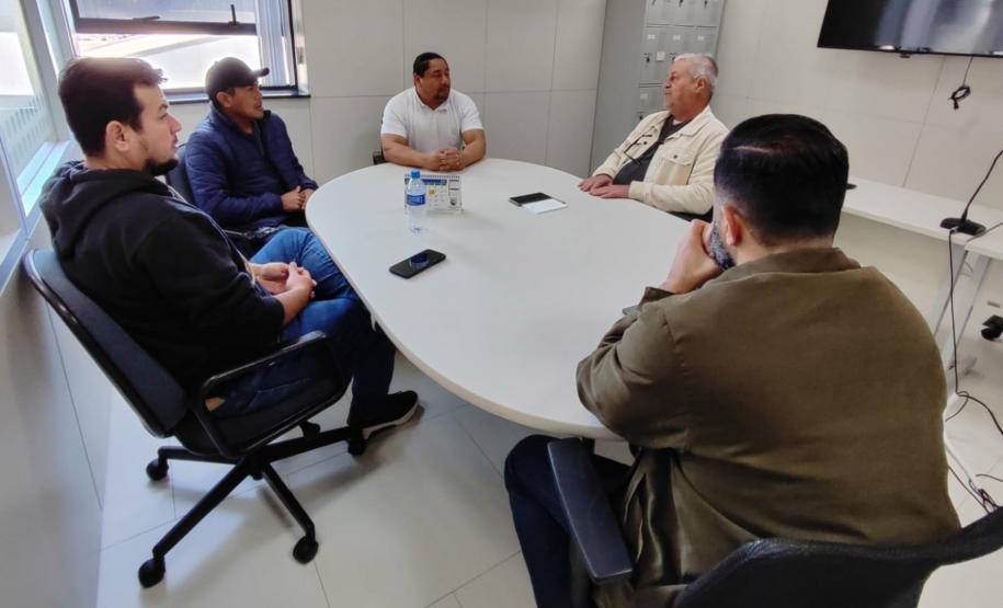 Quem não olha os seus, não enxerga o futuro.