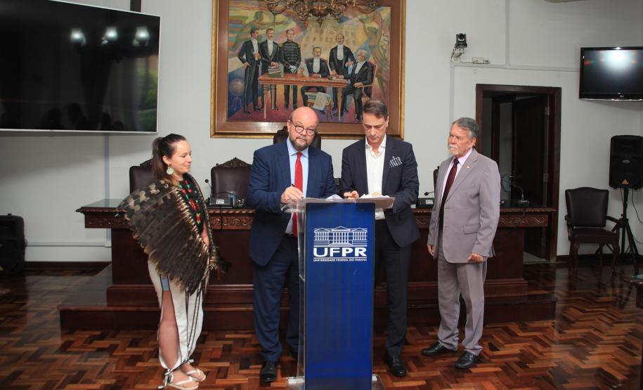 Governo do Estado cede imóvel para habitação de estudantes indígenas da UFPR.