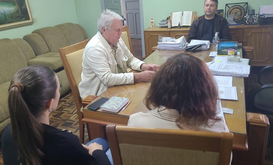 Município de Ivaí recebe visita de representantes da SUDIS para discutir política de apoio a comunidades quilombolas.