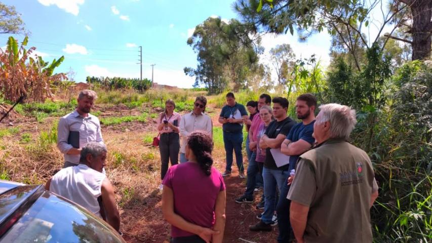 Comissão de Soluções Fundiárias realiza visita técnica em área ocupada há mais de 20 anos em Cascavel