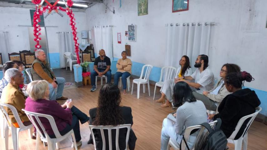 Sudis participa de reunião para buscar alternativas de permanência de famílias em área de conflito fundiário em Curitiba